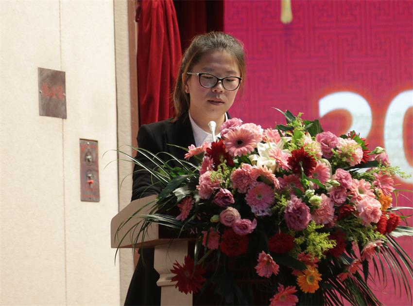 集團執行總裁、江蘇南佛園林公司總經理石偉偉同志宣讀人事任免決定
